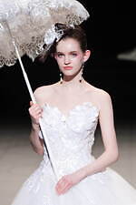 ユミカツラ 2024-25年秋冬コレクション - バラと共に歩んだ60年｜写真136