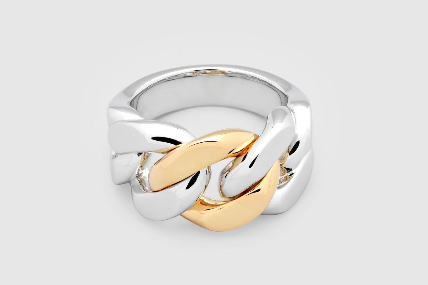 トムウッドの“カーブチェーン”ジュエリー、なめらか曲線が映えるリングやネックレス