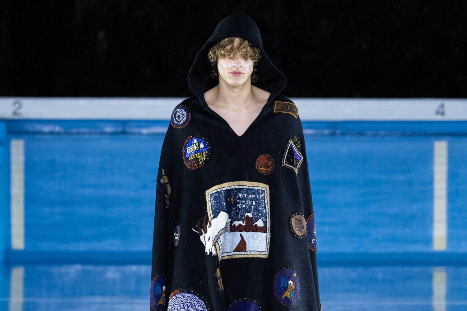 シンヤコヅカ 2024-25年秋冬コレクション - 堪能する冬と、幻想的な潜水の世界