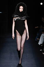 ニナ リッチ 2024年秋冬ウィメンズコレクション、注目を集めるグラマラスなオーラ｜写真4