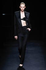 ニナ リッチ 2024年秋冬ウィメンズコレクション、注目を集めるグラマラスなオーラ｜写真6