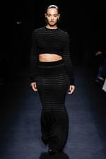 ニナ リッチ 2024年秋冬ウィメンズコレクション、注目を集めるグラマラスなオーラ｜写真11