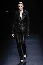 ニナ リッチ 2024年秋冬ウィメンズコレクション、注目を集めるグラマラスなオーラ｜写真12