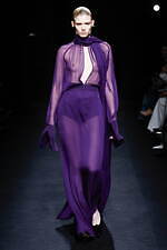 ニナ リッチ 2024年秋冬ウィメンズコレクション、注目を集めるグラマラスなオーラ｜写真27