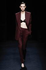 ニナ リッチ 2024年秋冬ウィメンズコレクション、注目を集めるグラマラスなオーラ｜写真28