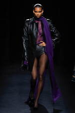 ニナ リッチ 2024年秋冬ウィメンズコレクション、注目を集めるグラマラスなオーラ｜写真30