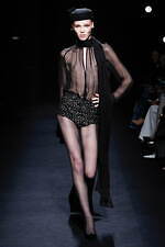 ニナ リッチ 2024年秋冬ウィメンズコレクション、注目を集めるグラマラスなオーラ｜写真34