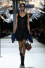 ルイ・ヴィトン 2024-25年秋冬ウィメンズコレクション - 10年間にわたる冒険の旅を回顧｜写真14