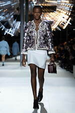 ルイ・ヴィトン 2024-25年秋冬ウィメンズコレクション - 10年間にわたる冒険の旅を回顧｜写真33