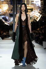 ルイ・ヴィトン 2024-25年秋冬ウィメンズコレクション - 10年間にわたる冒険の旅を回顧｜写真55