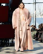 ステラ マッカートニー 2024-25年秋冬コレクション - 母なる地球の代弁者｜写真1