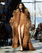 ステラ マッカートニー 2024-25年秋冬コレクション - 母なる地球の代弁者｜写真6