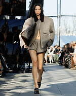 ステラ マッカートニー 2024-25年秋冬コレクション - 母なる地球の代弁者｜写真13