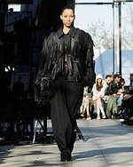 ステラ マッカートニー 2024-25年秋冬コレクション - 母なる地球の代弁者｜写真27