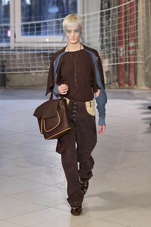 キコ・コスタディノフ(KIKO KOSTADINOV) 2024-25年秋冬ウィメンズコレクション  - 写真16