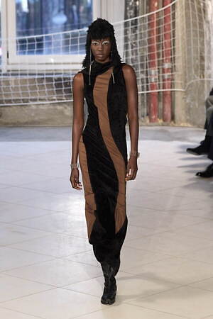 キコ・コスタディノフ(KIKO KOSTADINOV) 2024-25年秋冬ウィメンズコレクション  - 写真5