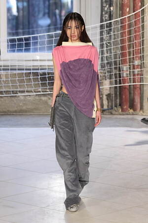 キコ・コスタディノフ(KIKO KOSTADINOV) 2024-25年秋冬ウィメンズコレクション  - 写真28