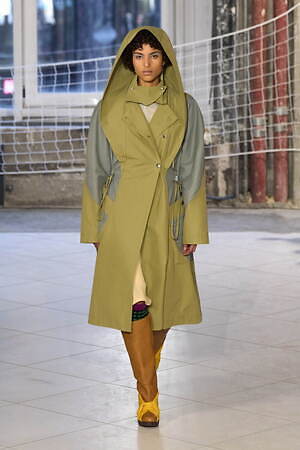 キコ・コスタディノフ(KIKO KOSTADINOV) 2024-25年秋冬ウィメンズコレクション  - 写真40