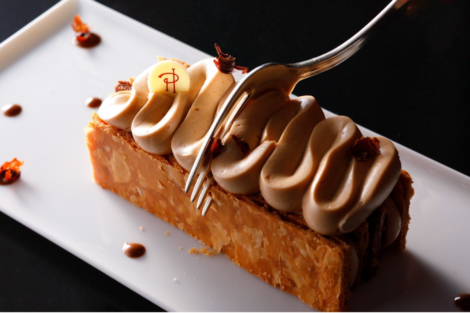 高級紅茶｜ピエール・エルメ・パリ“ヘーゼルナッツ香る”ミルフィーユ＆紅茶セット、ホテルニューオータニ(東京)で