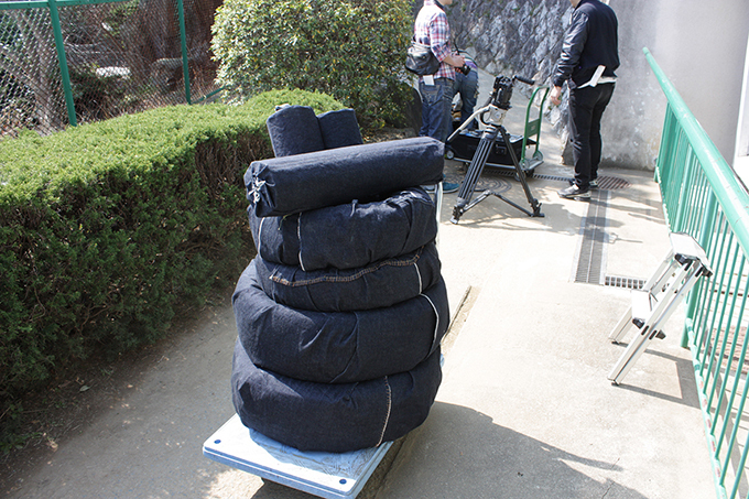 ライオンやトラ、クマが作ったダメージデニム！？世界にひとつの「ZOO JEANS」誕生｜写真1