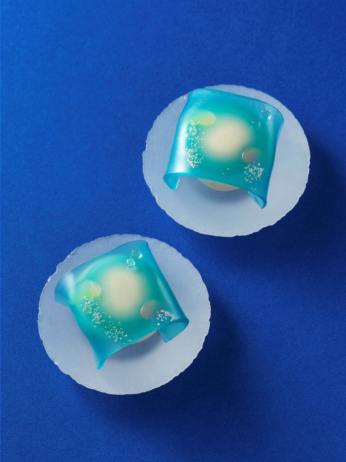 “水族館”テーマの和菓子が日本橋三越本店「全国銘菓展」に集結、クマノミ練り切りやクラゲの琥珀糖など｜写真2