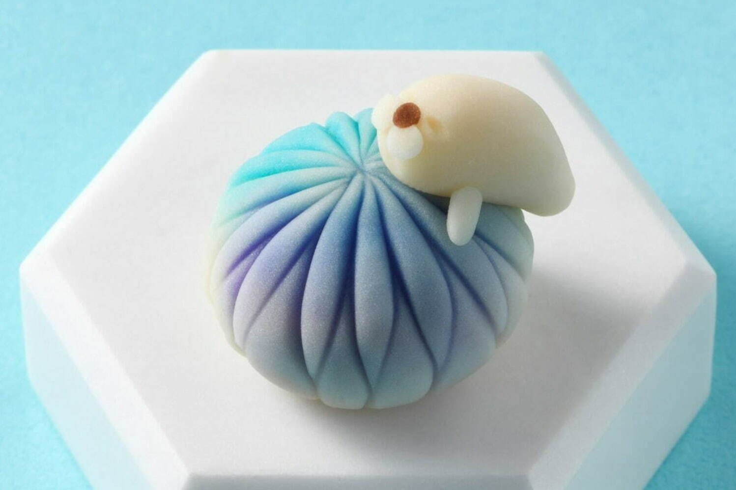 “水族館”テーマの和菓子が日本橋三越本店「全国銘菓展」に集結、クマノミ練り切りやクラゲの琥珀糖など｜写真15