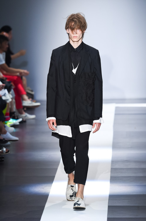 アン ドゥムルメステール(ANN DEMEULEMEESTER) 2015年春夏メンズコレクション  - 写真23