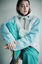 ケーウェイ×ウィンダンシ―、オリジナルカラーの“SEA”ロゴ入りロングレインコート＆2WAYパンツ｜写真40