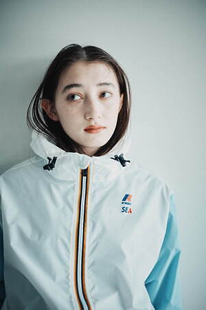 ケーウェイ×ウィンダンシ―、オリジナルカラーの“SEA”ロゴ入り