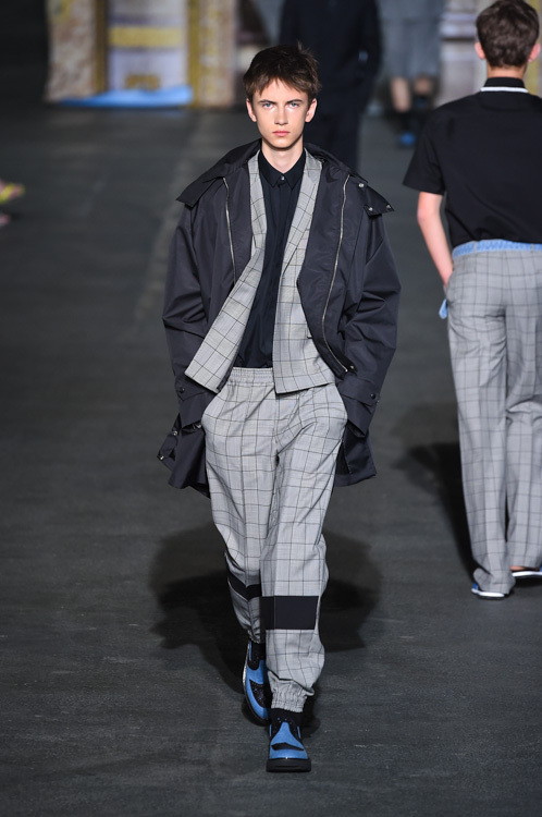 クリスヴァンアッシュ(KRISVANASSCHE) 2015年春夏メンズコレクション  - 写真48