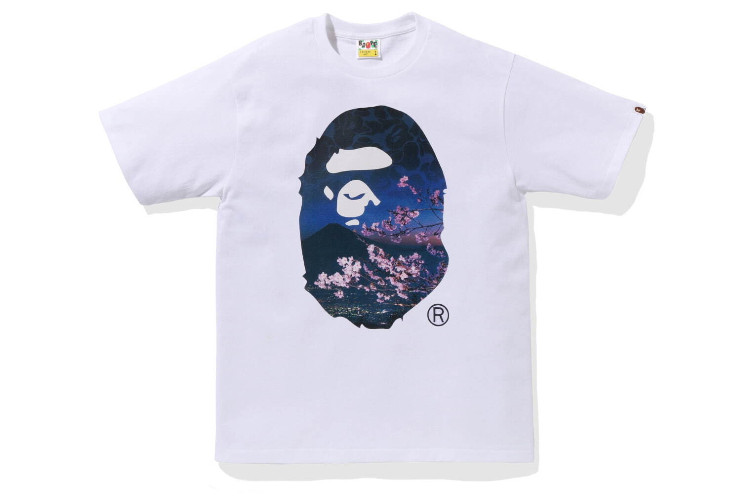 ア ベイシング エイプ“桜”モチーフのTシャツ、富士山が覗くエイプヘッドや花見など和デザインで｜写真6