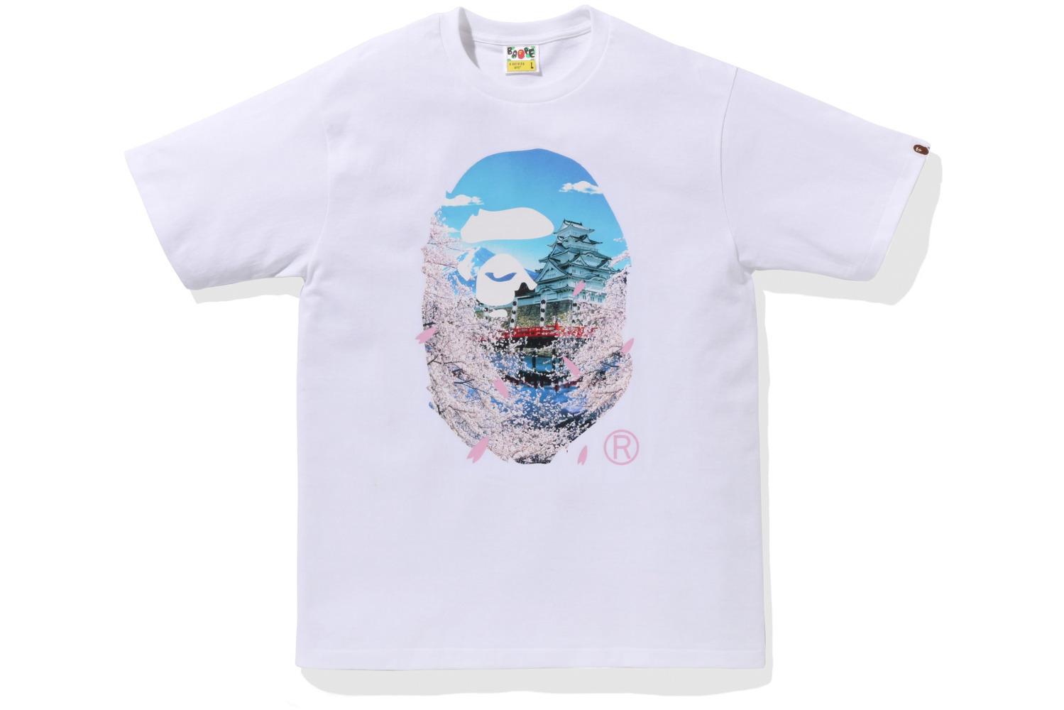 ア ベイシング エイプ“桜”モチーフのTシャツ、富士山が覗くエイプヘッドや花見など和デザインで