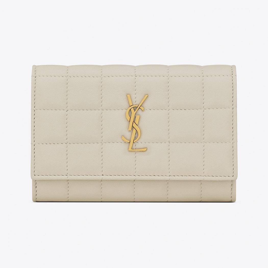 サンローランのウィメンズ＆メンズ財布、柔らかなラムスキンのミニ財布や“YSL”ロゴ入りカードケース｜写真3