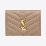 サンローランのウィメンズ＆メンズ財布、柔らかなラムスキンのミニ財布や“YSL”ロゴ入りカードケース｜写真7