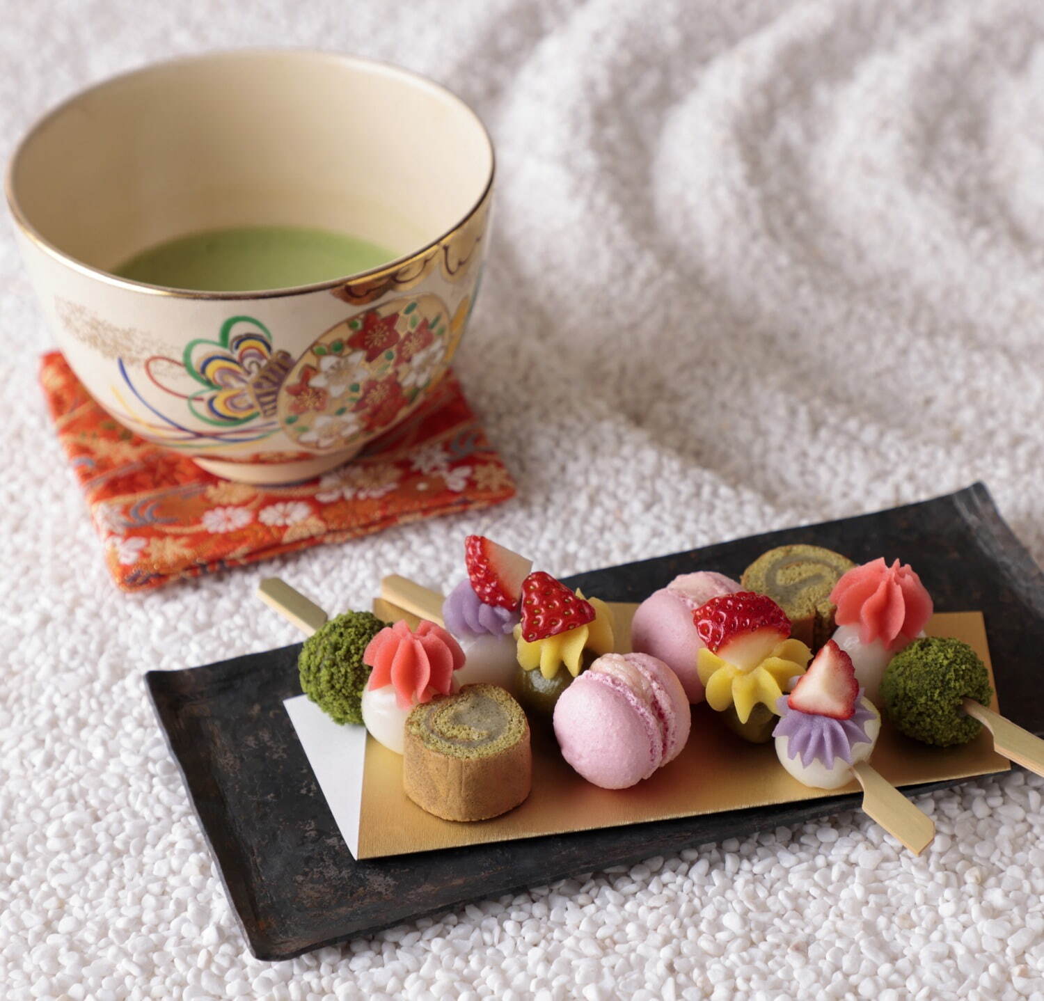 リーガロイヤルホテル(大阪)「お茶アフタヌーンティー」“まるで苔玉”抹茶ムースや和洋スイーツ串など|写真4