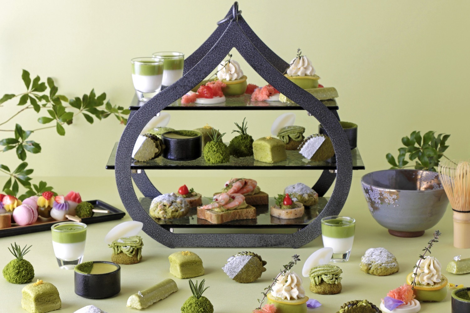 抹茶アフタヌーンティー｜リーガロイヤルホテル(大阪)「お茶アフタヌーンティー」“まるで苔玉”抹茶ムースや和洋スイーツ串など