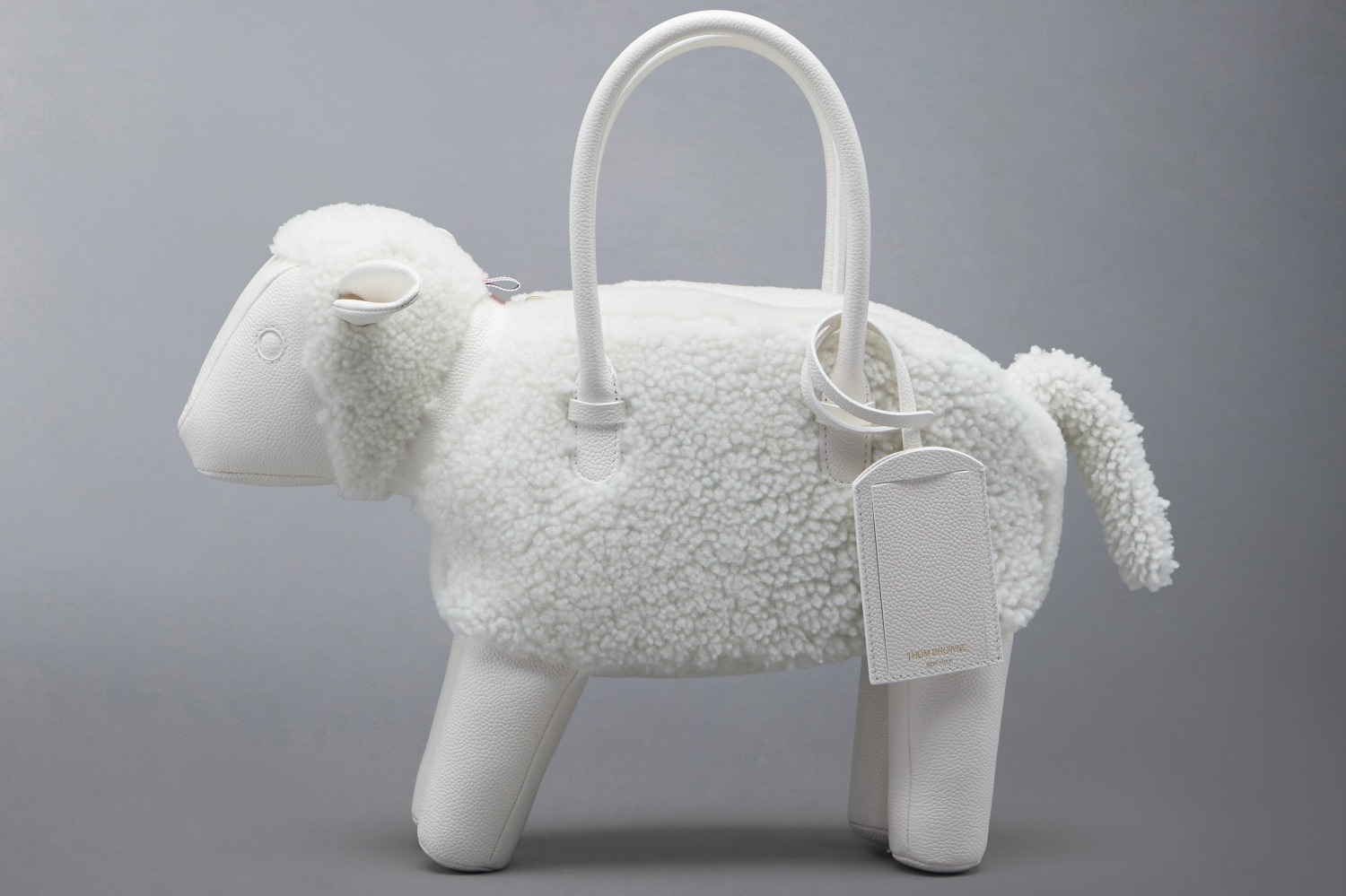 トム ブラウン、シアリングウールの“ヒツジ”型バッグ＆ギンガムチェック柄“犬のヘクター”型バッグ