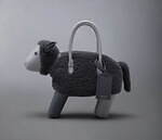 トム ブラウン、シアリングウールの“ヒツジ”型バッグ＆ギンガムチェック柄“犬のヘクター”型バッグ｜写真1