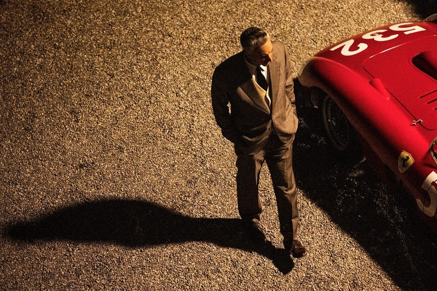 映画『フェラーリ』“F1界の帝王”フェラーリ創業者の波乱と激動の1年、アダム・ドライバー主演