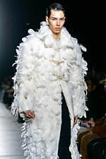 タナカ 2024年秋冬コレクション - 自由の翼を広げて｜写真2