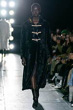 タナカ 2024年秋冬コレクション - 自由の翼を広げて｜写真3