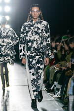 タナカ 2024年秋冬コレクション - 自由の翼を広げて｜写真6