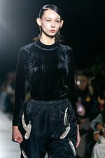 タナカ 2024年秋冬コレクション - 自由の翼を広げて｜写真11