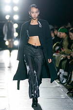 タナカ 2024年秋冬コレクション - 自由の翼を広げて｜写真16