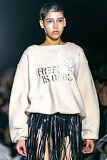 タナカ 2024年秋冬コレクション - 自由の翼を広げて｜写真38