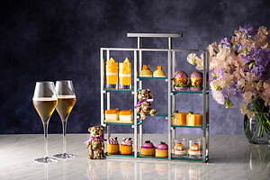 コンラッド東京“メロン＆ラベンダー”のアフタヌーンティー、たっぷり果肉のグラススイーツや艶やかムース｜写真11