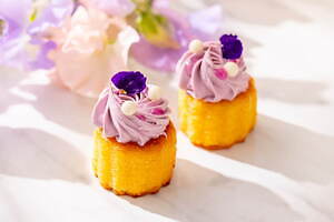 コンラッド東京“メロン＆ラベンダー”のアフタヌーンティー、たっぷり果肉のグラススイーツや艶やかムース｜写真5