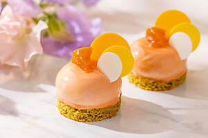 コンラッド東京“メロン＆ラベンダー”のアフタヌーンティー、たっぷり果肉のグラススイーツや艶やかムース｜写真6