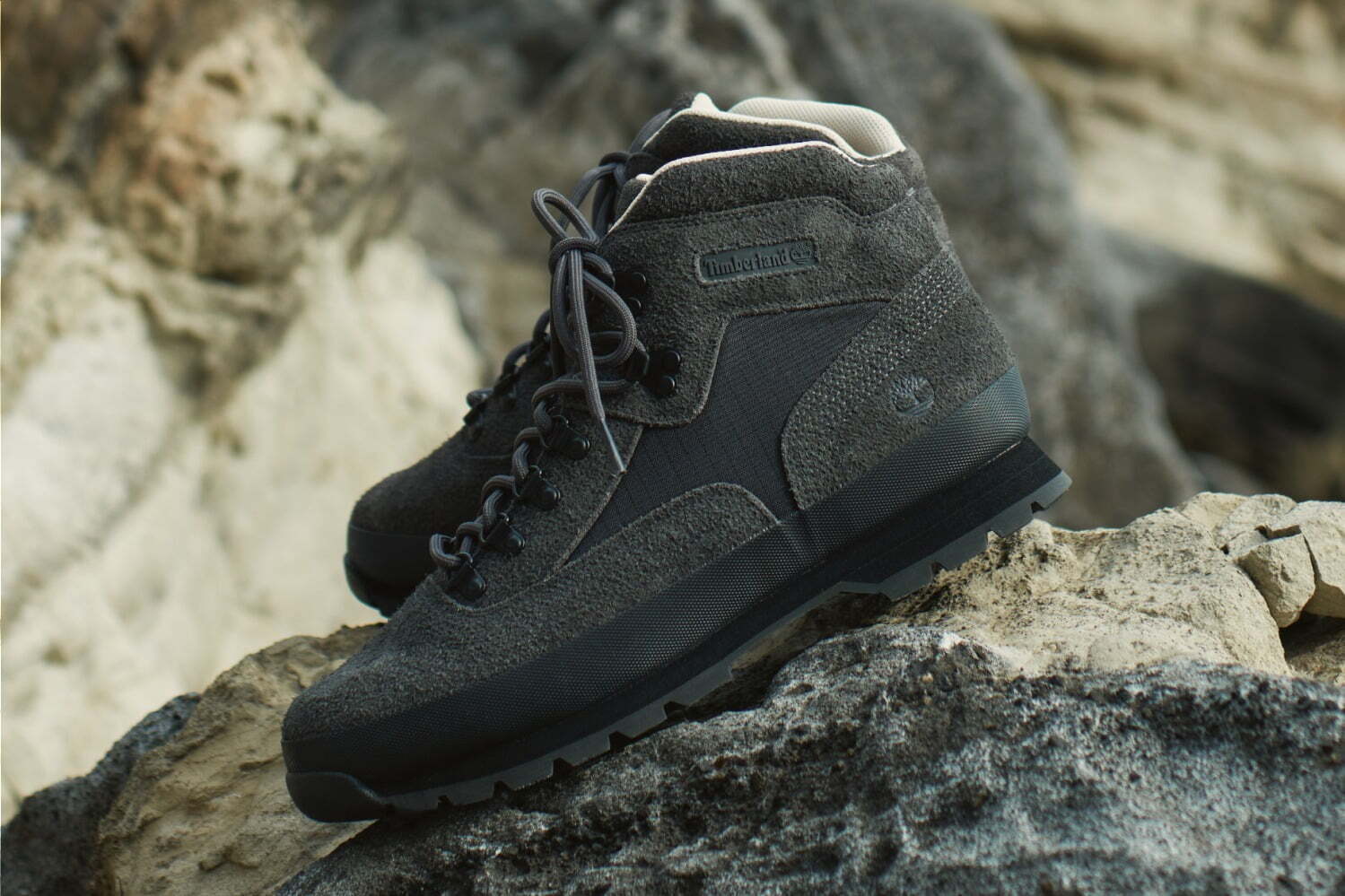 ホワイトマウンテニアリング×ティンバーランド、モカシンシューズ「3アイ ラグ」を防水仕様にアレンジ