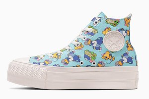 コンバース × ワタル トミナガの「オールスター アール」スニーカー、恐竜＆カメ柄ハイカットシューズ